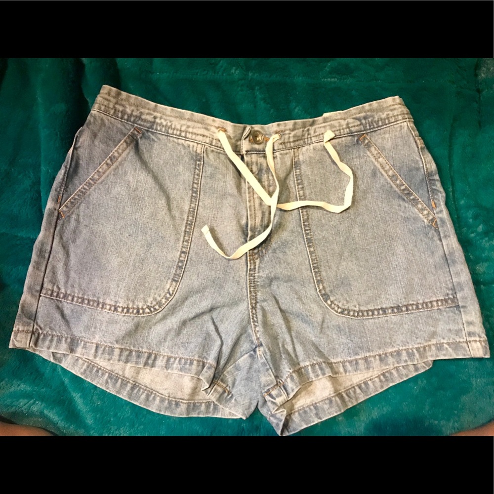 Denim shorts with drawstrings